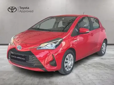 Brugt Toyota Yaris Hybrid Cool 101 HK (74 kW) 2018 Rød Sedan