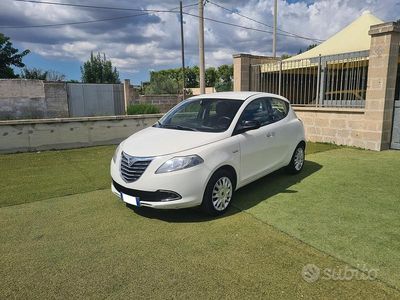 Usata Lancia Ypsilon Gold 95 CV (69 kW) 2012 Bianco Utilitaria