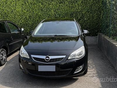 Usata Opel Astra 110 CV (80 kW) 2010 Nero Berlina