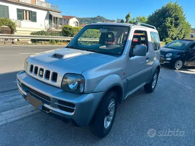 Usata Suzuki Jimny 86 CV (63 kW) 2009 Grigio SUV