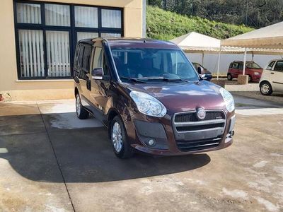 Usata Fiat Doblò Emotion 105 CV (77 kW) 2012 Viola Monovolume