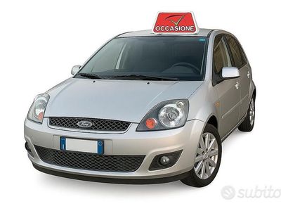 Second-hand Ford Fiesta Titanium 75 CP (55 kW) 2006 Argintiu Hatchback