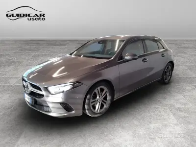 Usata Mercedes A180 Business 116 CV (85 kW) 2019 Grigio montagna Berlina