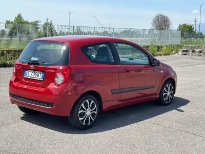 Usata Chevrolet Aveo LS 84 CV (61 kW) 2010 Arancione Berlina