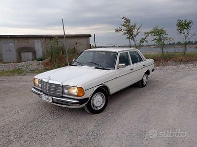 Usata Mercedes 200 1983 Bianco Berlina