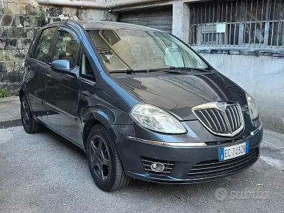 Usata Lancia Musa 95 CV (69 kW) 2010 Grigio Monovolume