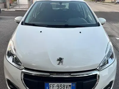 Usata Peugeot 208 Access 82 CV (60 kW) 2017 Bianco Utilitaria