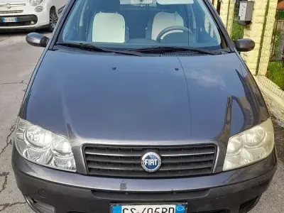 Usata Fiat Punto 69 CV (50 kW) 2004 Grigio Utilitaria