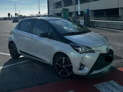 Usata Toyota Yaris Hybrid Edition 73 CV (53 kW) 2017 Bianco Berlina