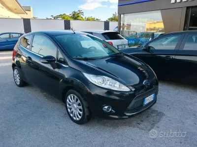 Usata Ford Fiesta Titanium 82 CV (60 kW) 2011 Nero Berlina