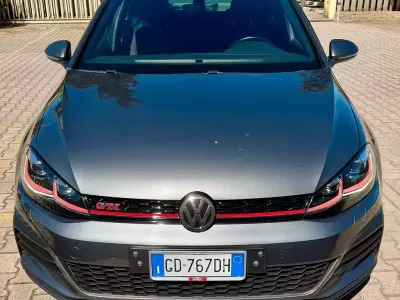 Usata VW Golf VII GTI 230 CV (169 kW) 2019 Grigio Berlina