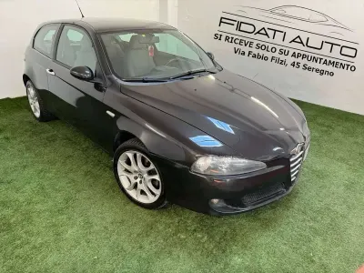 Begagnad Alfa Romeo 147 Progression 105 HK (77 kW) 2005 Svart Halvkombi