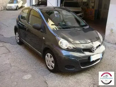 Usata Toyota Aygo 67 CV (49 kW) 2011 Grigio Utilitaria