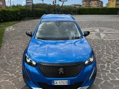 Usata Peugeot 2008 Allure 131 CV (96 kW) 2022 Blu SUV