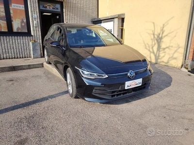 Usata VW Golf VIII Life 116 CV (85 kW) 2025 Nero cinema metallizzato Berlina