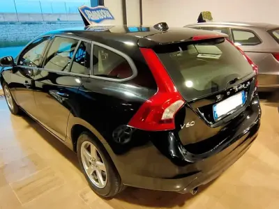 Usata Volvo V60 120 CV (88 kW) 2017 Nero Station wagon