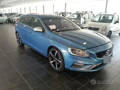 Usata Volvo V60 R-Design 306 CV (225 kW) 2016 Bluazzurro Station wagon