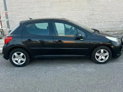 Usata Peugeot 207 70 CV (51 kW) 2008 Nero Berlina