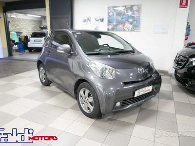 Usata Toyota iQ 68 CV (50 kW) 2010 Grigio Utilitaria