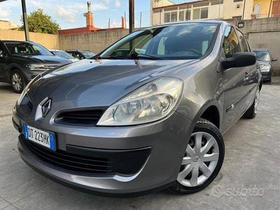 Usata Renault Clio II Dynamique 75 CV (55 kW) 2008 Grigio Berlina