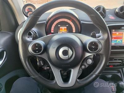 Begagnad Smart ForFour 90 HK (66 kW) 2019 Svart Halvkombi