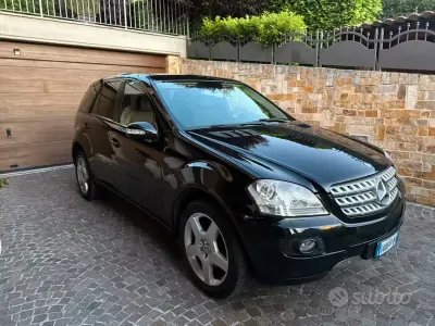 Usata Mercedes ML320 224 CV (164 kW) 2006 Nero SUV