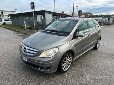 Mercedes B200