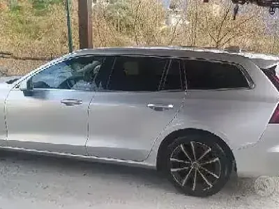 Usata Volvo V60 150 CV (110 kW) 2021 Grigio Station wagon