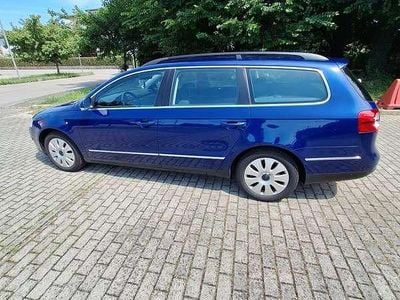 Usata VW Passat Comfortline 105 CV (77 kW) 2005 Blu/azzurro Station wagon