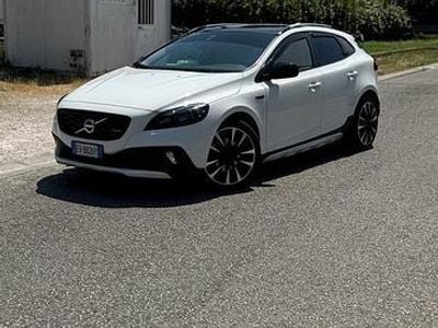 Usata Volvo V40 150 CV (110 kW) 2015 Bianco Utilitaria