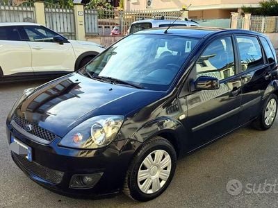 Usata Ford Fiesta 68 CV (50 kW) 2007 Nero Utilitaria