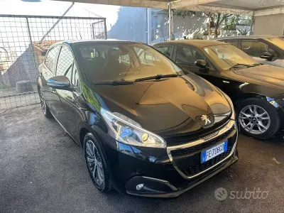 Usata Peugeot 208 Allure 82 CV (60 kW) 2016 Nero Utilitaria