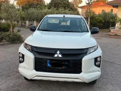 Usata Mitsubishi L200 150 CV (110 kW) 2022 Bianco Pick-up