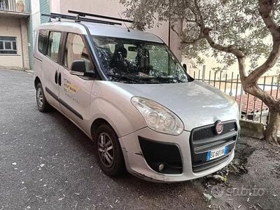 Begagnad Fiat Doblò 105 HK (77 kW) 2011 Grå Minibuss
