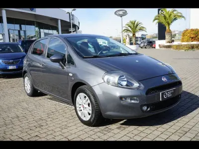 Begagnad Fiat Punto Lounge 69 HK (50 kW) 2017 Grå Halvkombi