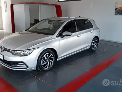 Usata VW Golf VII Life 116 CV (85 kW) 2021 Grigio Utilitaria