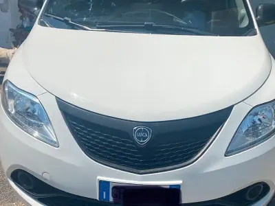 Usata Lancia Ypsilon 69 CV (50 kW) 2021 Bianco Utilitaria
