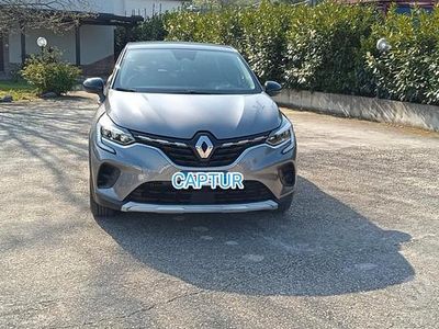 Usata Renault Captur Zen 100 CV (73 kW) 2020 Grigio SUV
