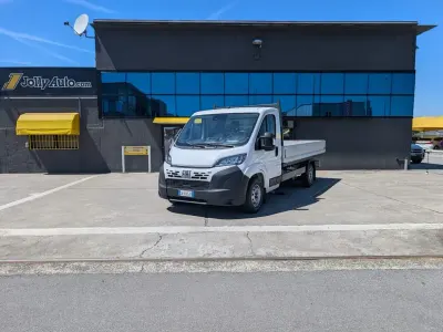 Usata Fiat Ducato 140 CV (102 kW) 2024 Bianco / pastello Furgone