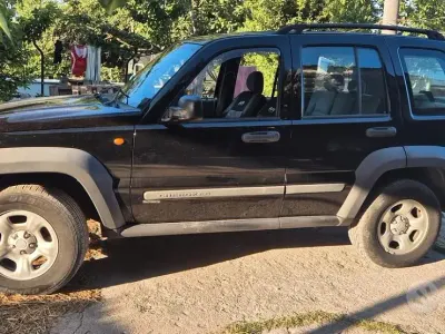 Usata Jeep Cherokee 163 CV (119 kW) 2006 Nero SUV