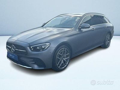 Usata Mercedes E450 Premium 367 CV (269 kW) 2023 Grigio metallizzato Station wagon
