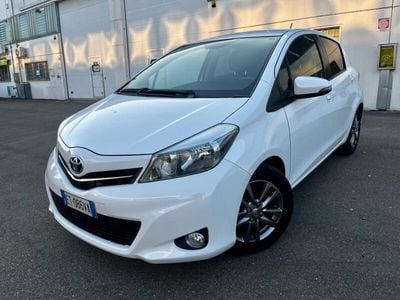 Usata Toyota Yaris Style 90 CV (66 kW) 2013 Bianco Utilitaria