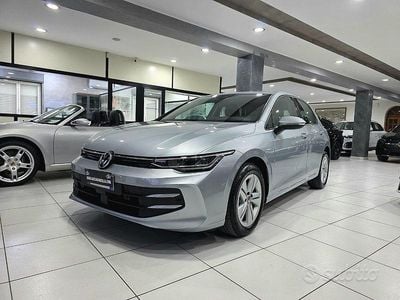 Usata VW Golf VIII Life 116 CV (85 kW) 2025 Grigio Berlina