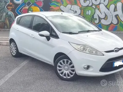 Usata Ford Fiesta Titanium 80 CV (58 kW) 2010 Bianco Utilitaria