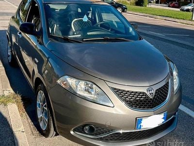 Usata Lancia Ypsilon 67 CV (49 kW) 2015 Grigio Utilitaria