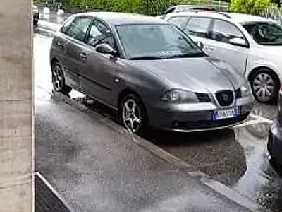 Usata Seat Ibiza 75 CV (55 kW) 2003 Grigio Utilitaria