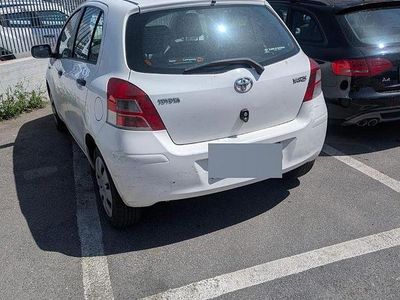 Usata Toyota Yaris 90 CV (66 kW) 2010 Bianco Utilitaria
