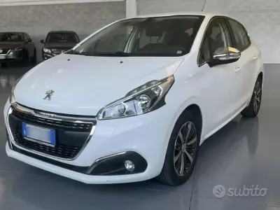 Usata Peugeot 208 110 CV (80 kW) 2017 Bianco Utilitaria