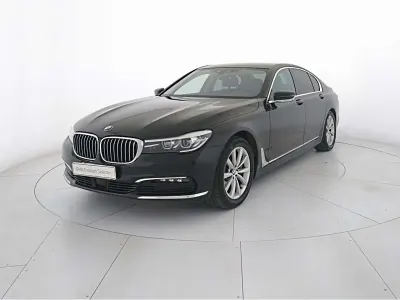 Usata BMW 730 265 CV (194 kW) 2019 Black sapphire Berlina