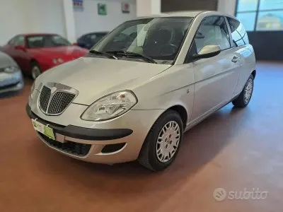 Usata Lancia Ypsilon 60 CV (44 kW) 2004 Grigio Utilitaria